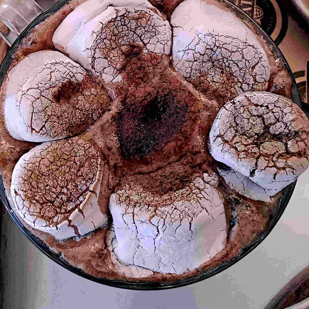 Toasted marshmallows over thick tsokolate